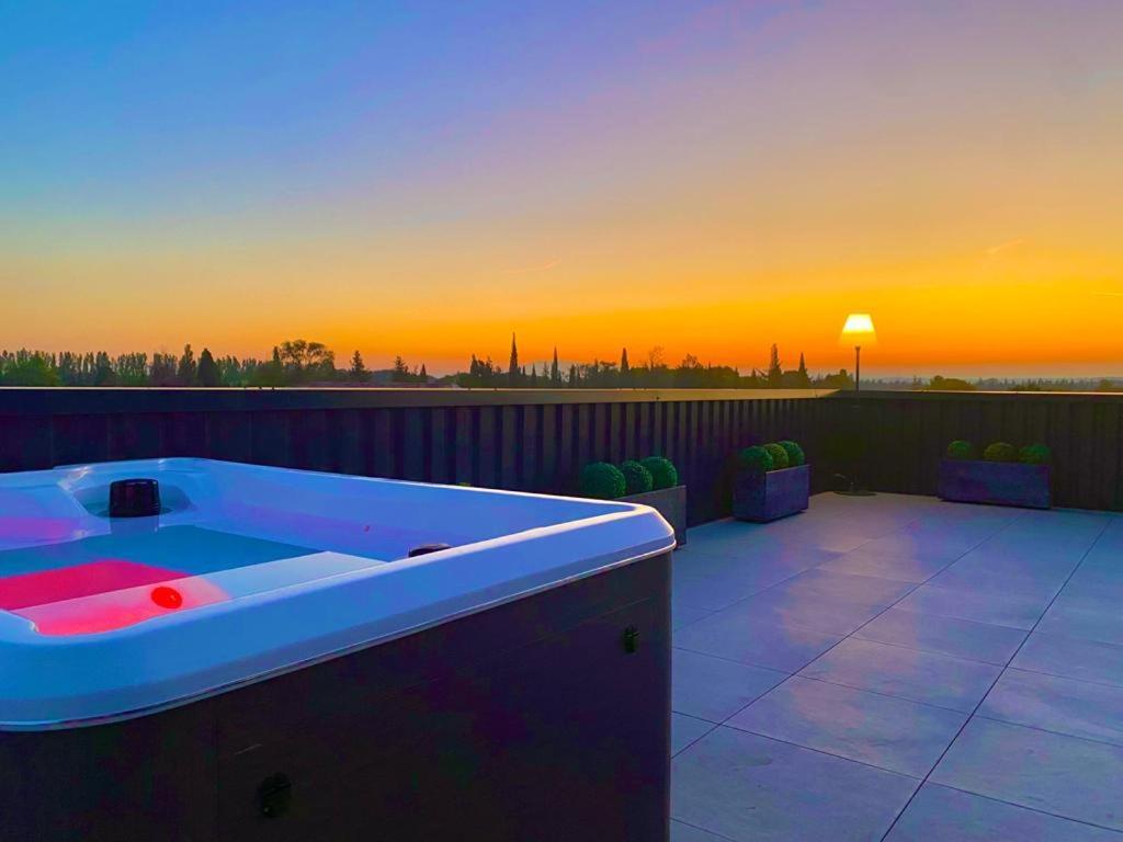 Saint Remy De Provence Roof Top Avec Jacuzzi Экстерьер фото